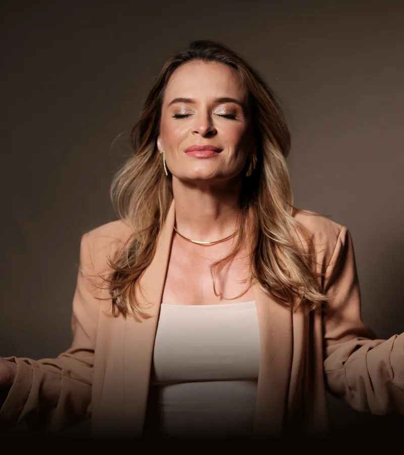 Kelly Rossoni meditando